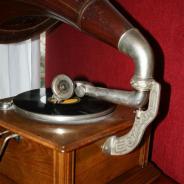 Оригинальный антикварный граммофон с трубой эпохи Модерна (Югендстиля), нач. 1900-х гг.