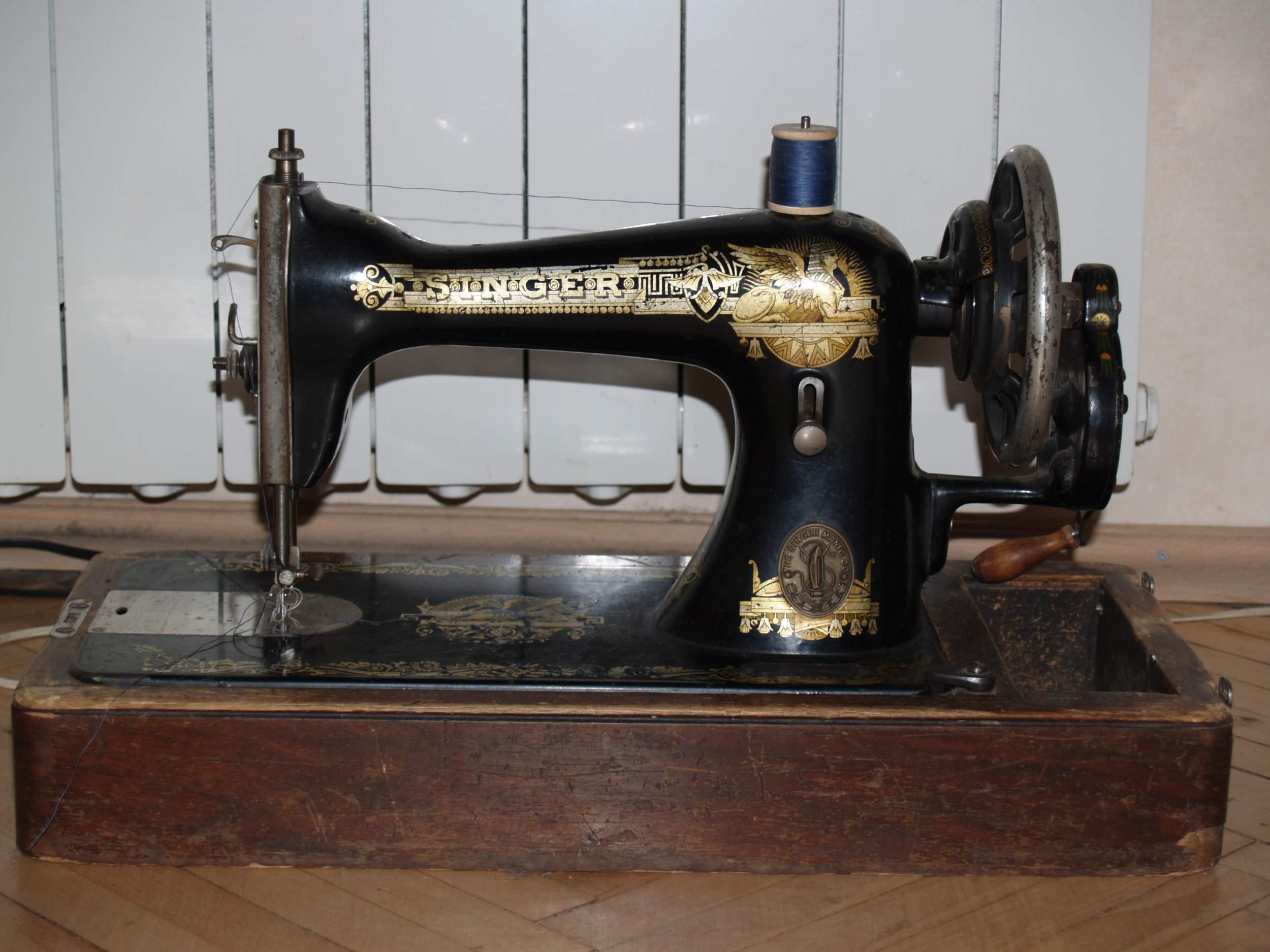 Ручная швейная машинка 
