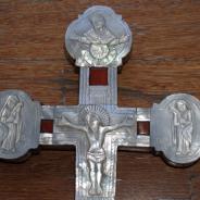 Православный напрестольный крест из перламутра, украшенный резьбой. Греция, XVIII век.
