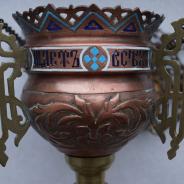 Лампада церковная, украшенная полихромными эмалями.