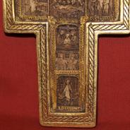 Старый православный напрестольный крест ручной работы, украшенный изысканной резьбой. Южная Европа (Сербия или Болгария).