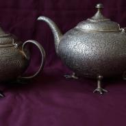 Старинный серебряный чайный набор из двух предметов: чайник и молочник. Российская Империя, 1880-е гг.