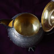 Старинный серебряный чайный набор из двух предметов: чайник и молочник. Российская Империя, 1880-е гг.